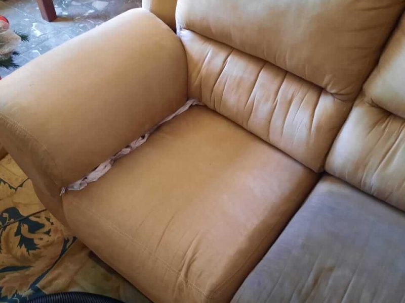 Antes y despu&eacute;s de limpieza a sillones caf&eacute;s