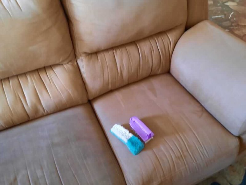 Antes y despu&eacute;s de limpieza a sillones caf&eacute;s